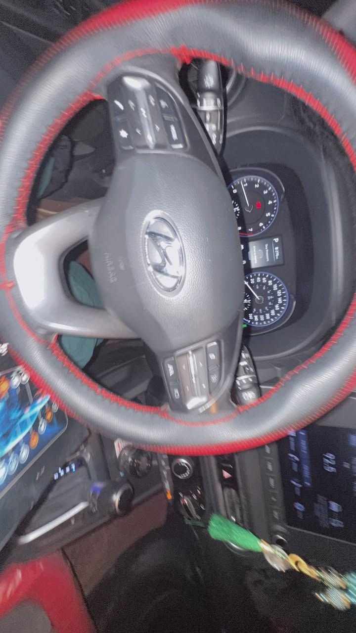 كونا ٢٢ فور ويل بجم كبس حادثها فقط الباب الخلف الساىق محرك ٢٠٠٠ *********** مكانها بغداد الشرطه الخامسه
