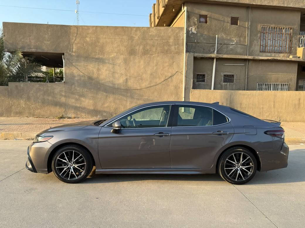 تويوتا كامري وارد امريكي 2022 
مواصفات se 
رادار امامي
كشنات جلد وكهرياء
تحكمات استيرن
اوتو بريك
شاشة كار بلي
السيارة ماشيه 71 الف مايل 
اللون نفطي
ضرر السيارة بدون ايرباك ايرباكات كله سليم بجم كبس فقط صندوق تبديل نفس اللون جاملغات الخلفيه تعديل فقط من الداخل بيها تعديل و صبغ 
سعر 200 بيها مجال بسيط 
*********** للتواصل اتصال على رقم كركوك, العراق
