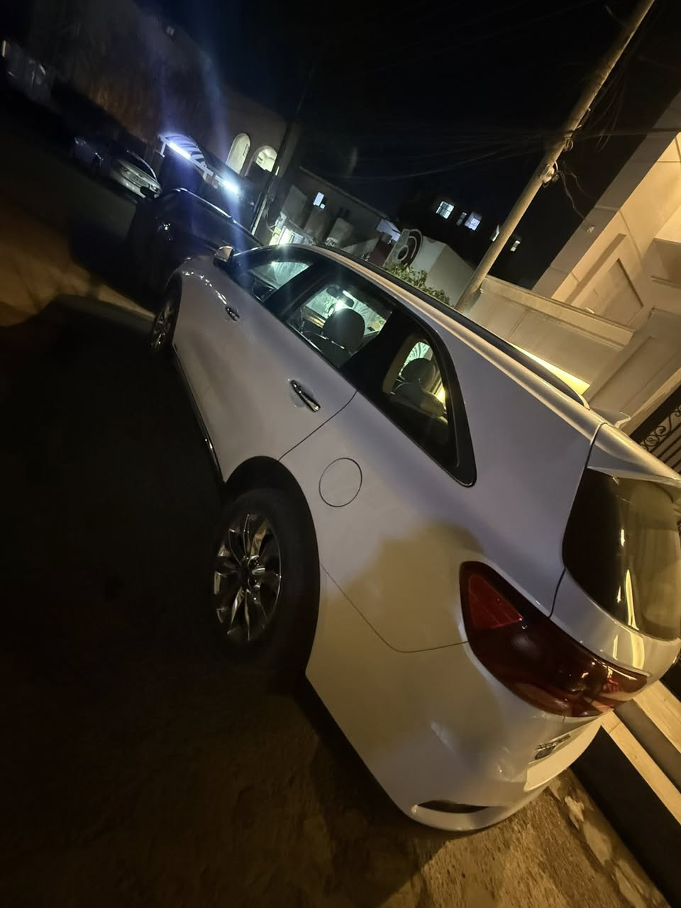 سورنتو موديل ٢٠١٨ 
شكل العشرين سيارة فوق مواصفات 

سيارة بيه صبغ بنيد وجاملغ وشويه تكحيل

للبيع السعر 21.5$ وبيه مجال

سياره باسمي كله جديده سنويه وهزه 
وعنوانه بغداد للاتصال ***********
