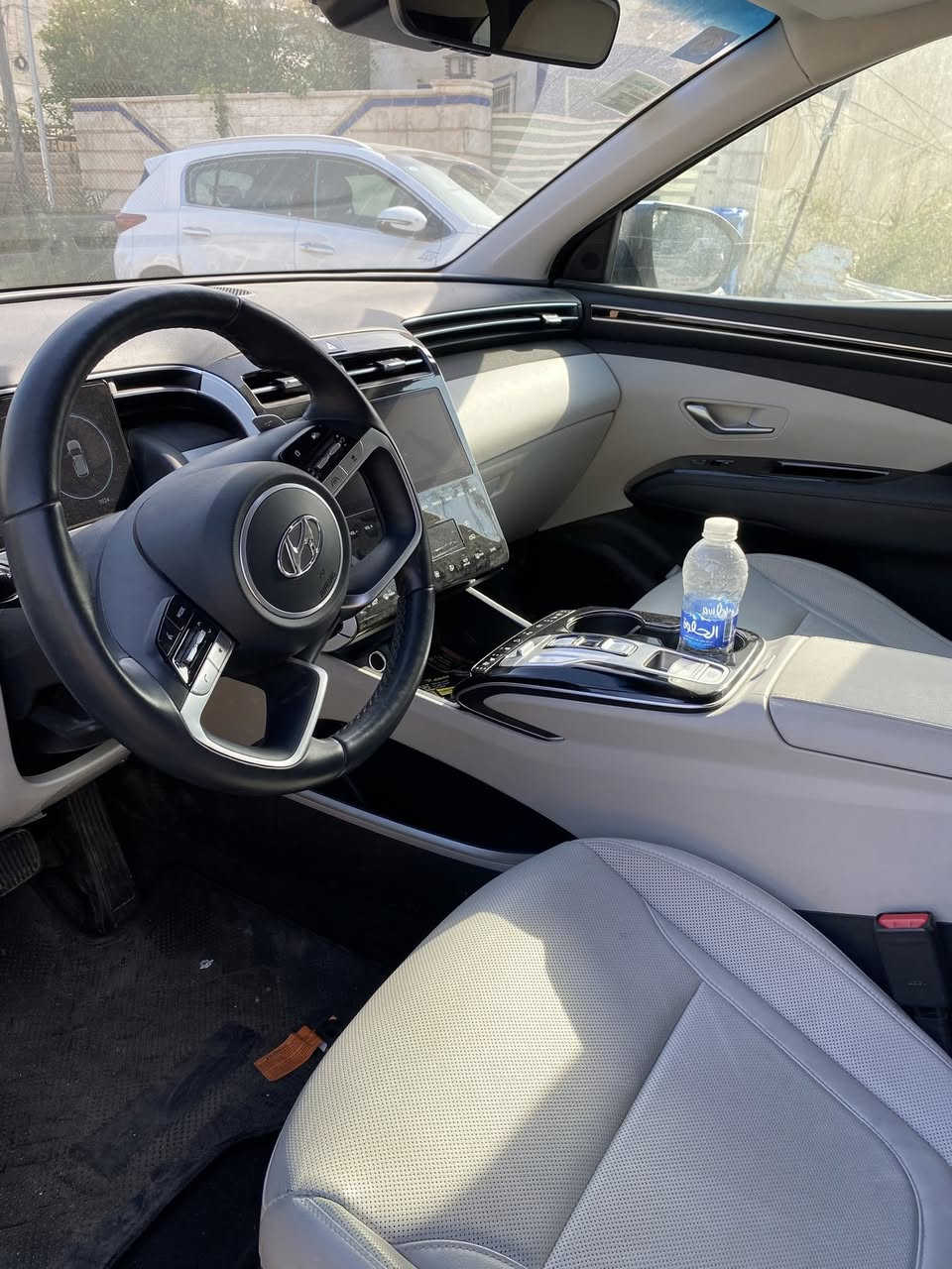 توسان هايبرد وارد 2024 فول 1/1 خمس كاميرات لون ابيض بانوراما ماشيه 6 الاف فقط بيه صبغ بنيد وربع جاملغ خلفي سياره جديده مرقمه بغداد باسمي 

السياره هايبرد 

‭٠٧٨٨ ٦٨٤ ٢٦٠٧‬

السعر 21500$
