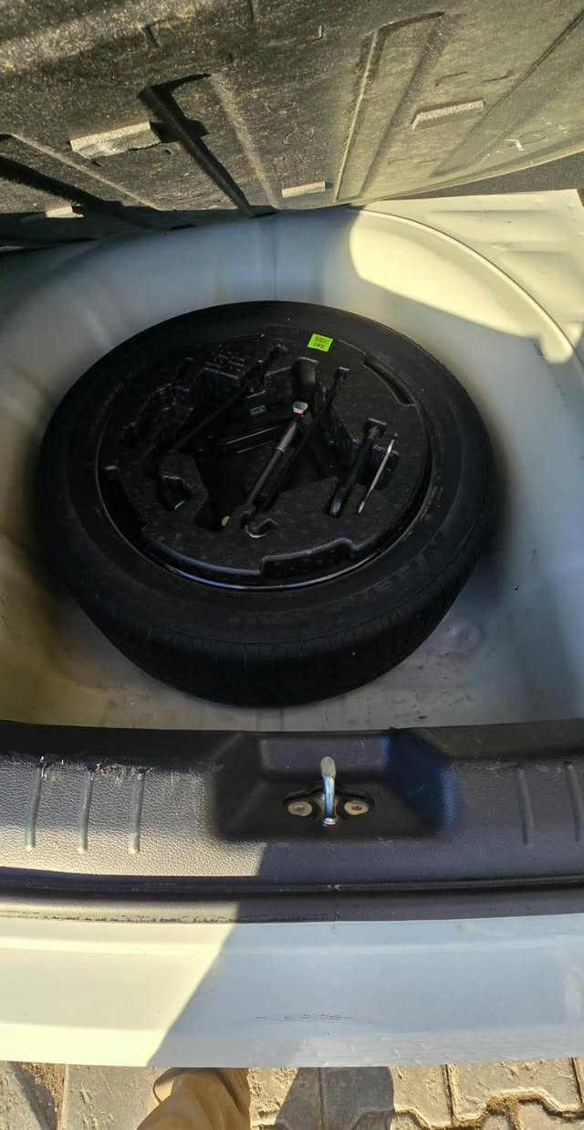 السلام عليكم..
للبيع سيراتو رقم بغداد الجديد باسمي تحويل مباشر هزه جديد شركه المجموعه الدوليه اللون ابيض السياره كفاله عامه . محرك  1600
داخل لونيين خمسه ويل كب مري شفط اشاير بالمري تبريد قطعتين امامي خلفي حساس خلفي ماشيه  42 الف 

العنوان  /  بغداد الصليخ الجديد 
للاتصال  / ***********
السعر    /  168 $  وبيهه مجال بسيط
