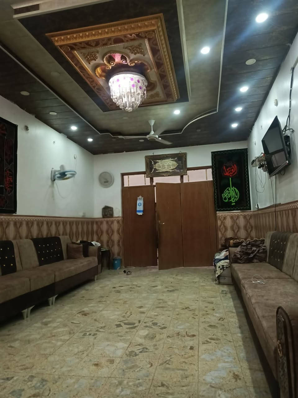 بيت للبيع قرب منظمه الحسن مساحه 150 متر كونكريت اربع غرف نوم استقبال كبير 7 ×  8 مطبخ كبير البيت فره نضيف السعر 260 قابل للتفاوض  للاستفسار الاتصال ***********
