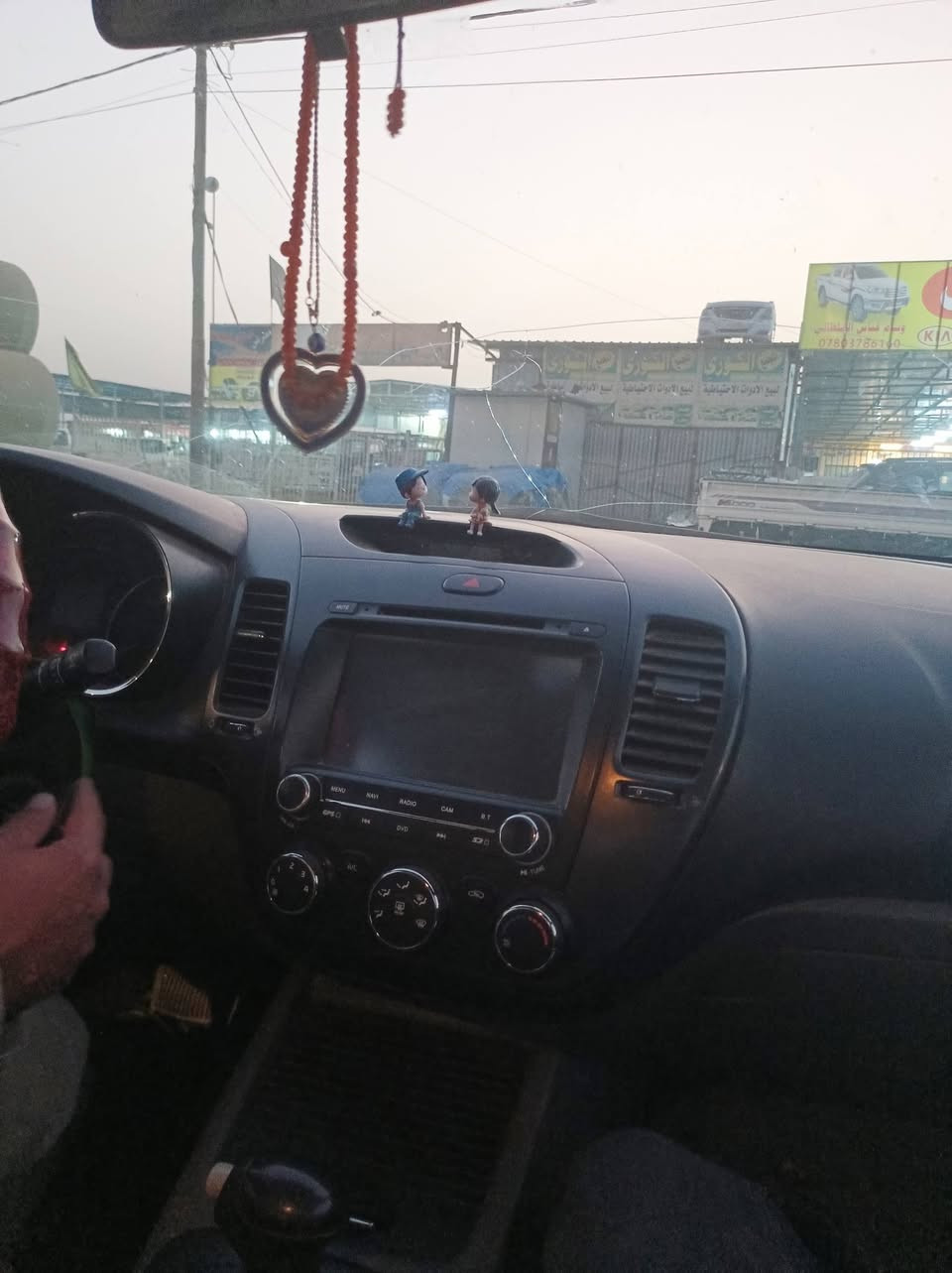 سلام عليكم سياره سيراتو موديل 13 شكل ال 14 
بيه باردات قليله بدون تبديل او ضربه تبريد شغال 
حداديه جديد تخم تاير مكينه وكير مكفوله الستفسار
***********.. مكلف بل نشر السعر120 وبيه مجال
