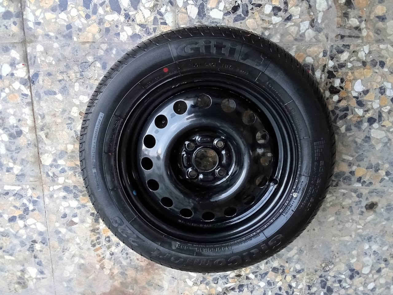 ***********
السلام عليكم شباب تاير 15هو ويل نظافته 100٪ مانازل للكاع حجم 15 ع195ع60 للبيع السعر 65 العنوان بغداد الحسينيه
