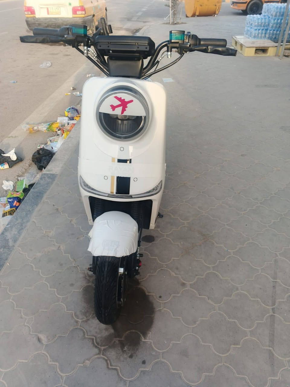 السلام عليكم دراجة شحن للبيع R900  جديدة ماصارلها سبوعين من طالعة من الوكيل دراجة ريان سويجين بصمتين حساسات كل شي شغال جديدة ماماشيه كلشش مكاني زبير حي الخطوة شارع المحكمة الجديدة سبب البيع محتاج ***********
