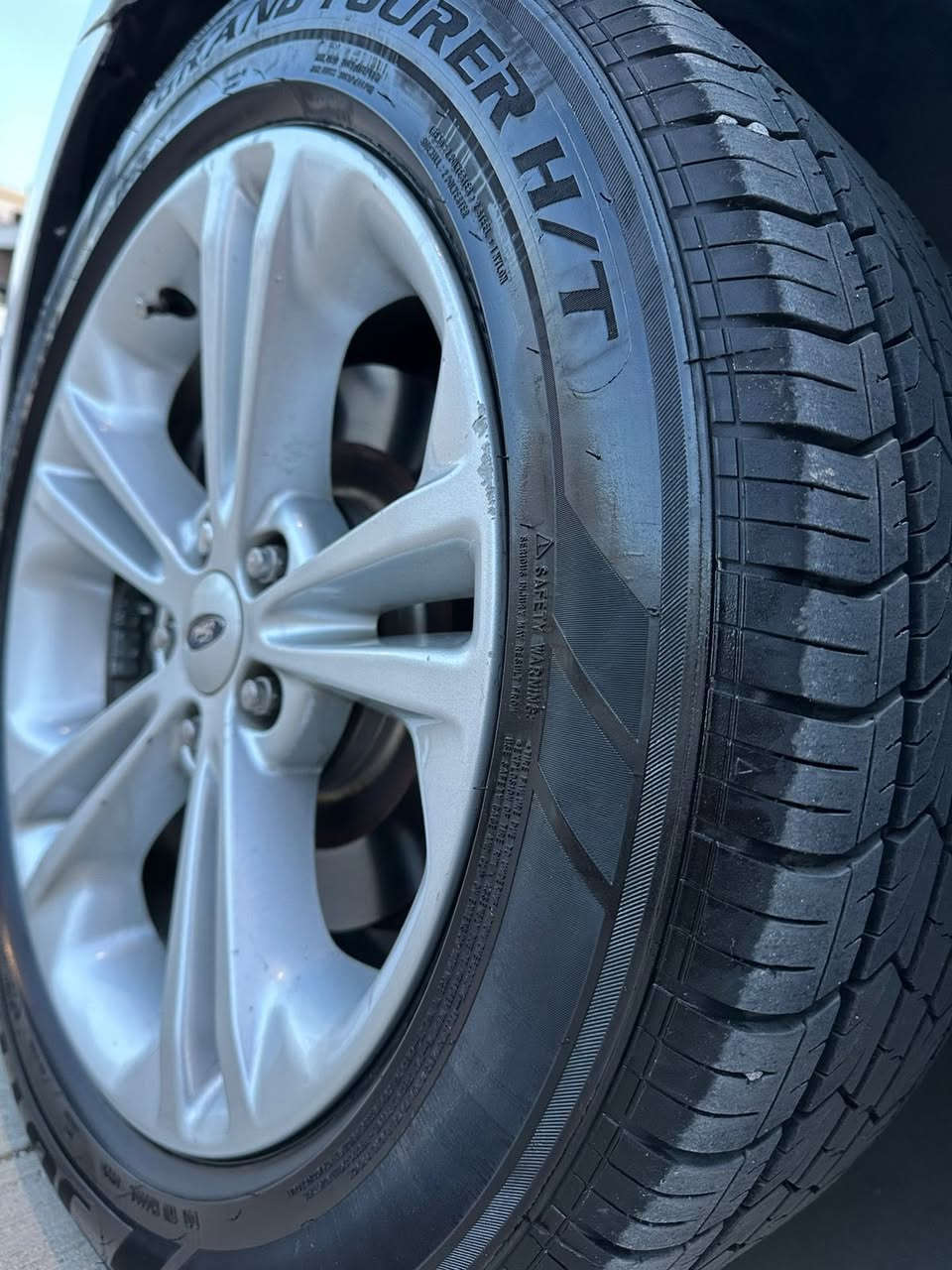 السلام عليكم فورد تورس موديل 13 السيارة خليجيه كير مكينه بشرط بدون ربع مصرف سنويه لحد 30 ماشيه 180كم 
صبغ سونر موجود بدون دوخل بشرط سنت واحد 
مكان السياره سليمانيه 
تريد وكال تريد تحويل خادم 
السعر 125 بيه مجال 
***********
*********** شباب ما متوجت عل نت خابر وتشلع عيوني
