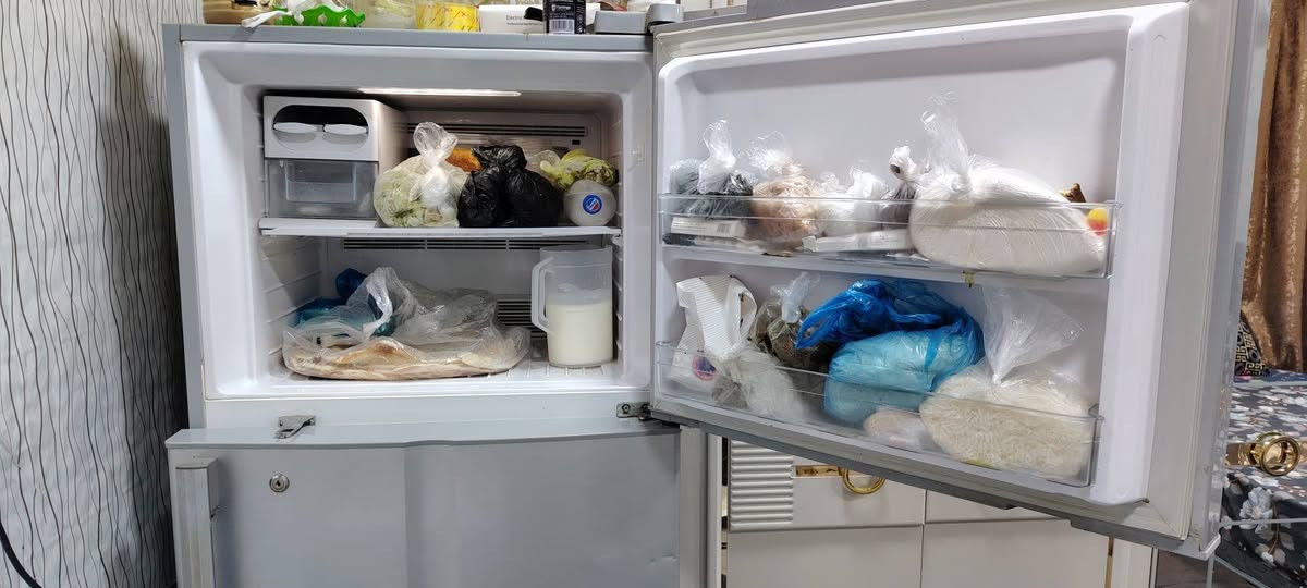 ثلاجة هيتاشي للبيع  ام الشاشة اللمس احس شي ب ثلاجات سعر ٦٠٠
***********
