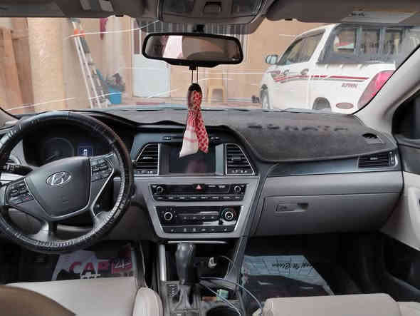 السلام عليكم 
هونداي سوناتا 
موديل 2017
فول مواصفات 
فتحة سقف سلايد روف
كشن كهرباء وهيتر 
شاشة كبيرة شاشة اعطال 
حساسات 
كامرة دوارة 
رادار جانبي 
كشنات جلد 
شاشة اعطال 
السيارة جاهزة للاخير ماناقصها كلشي ماشية 84 
حادثها فقط جاملق سكن وربع البنيد 
السعر (135) وبها مجال بسيط 
مكانها بغداد الراشدية 
رقم الهاتف  (***********)
