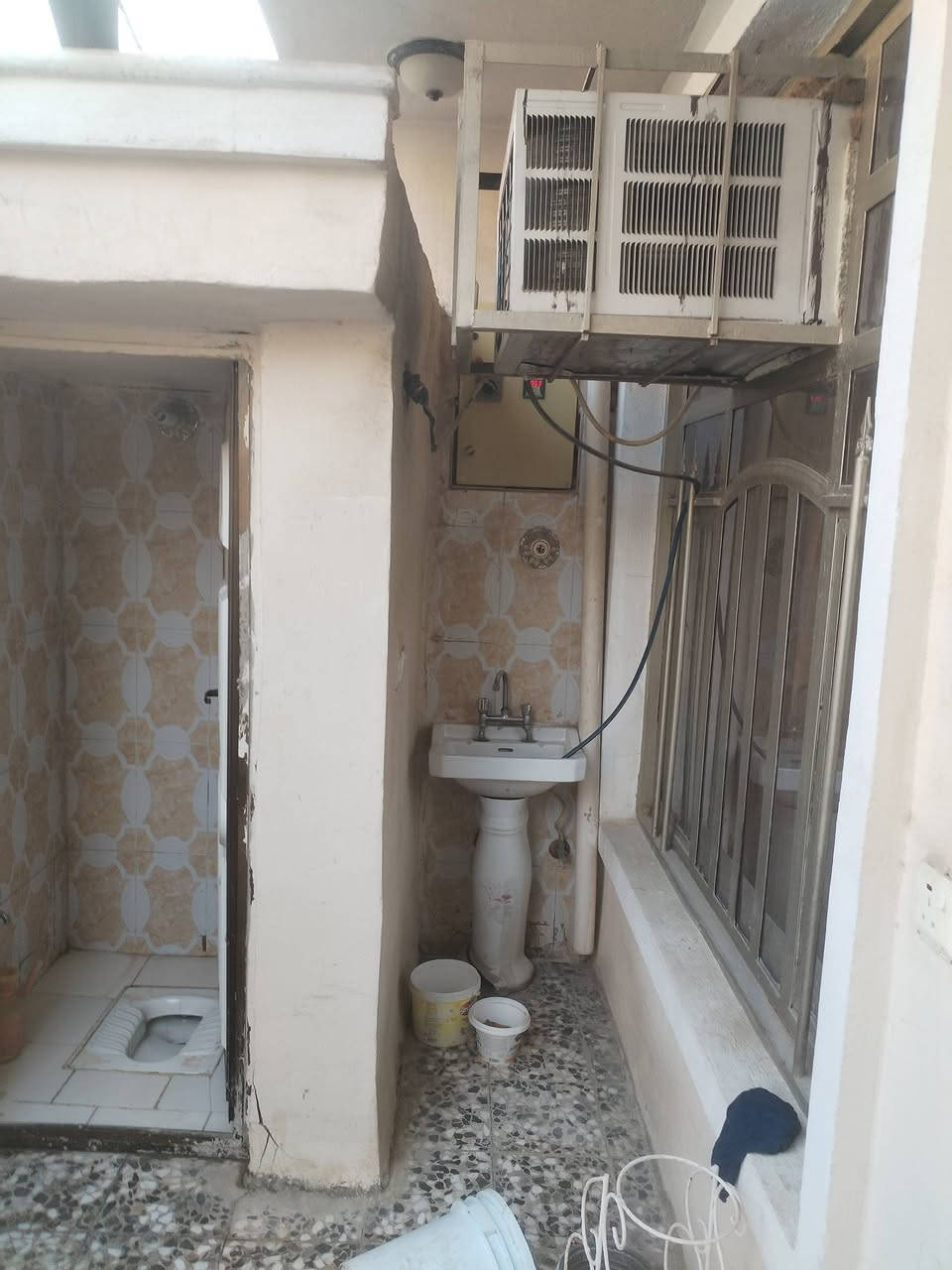 بيت بالزعفرانيه شارع مركز الشباب ثاني فرع بالزراعي المساحه 100 والوجه 5 والنزال 20 الرقم ***********
