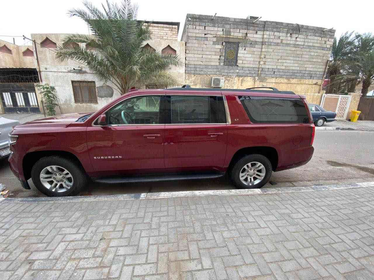 السلام عليكم للبيع فقط 
تاهو سوبر بان موديل 2017 محرك 5300
رقم بصرة خصوصي سيارة جاهزة من كلشي واستخدام شخصي ما مشتغله خط ماشية 151 كيلومتر حادثها جاملق وبنيد بدون شواصي مواصفات LT  مكان السيارة البصرة الأصمعي الجديد 
رقم تلفون ***********
السعر 275 وبيها مجال
