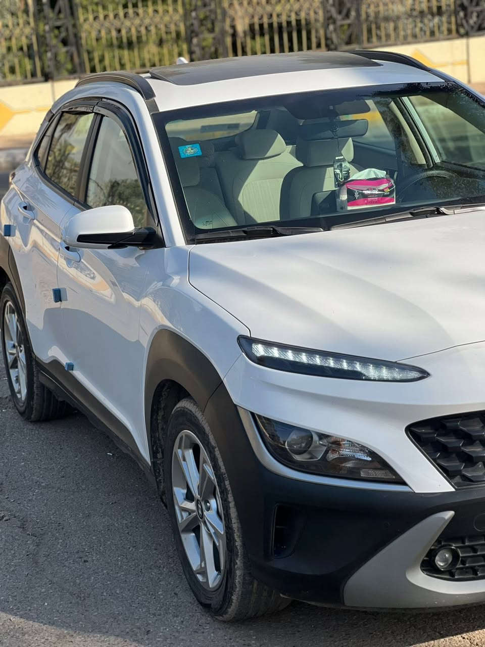 كونا مديل ٢٠٢٣ خليجي 
كفاله عامه 
ماشيه ٤٤km
محرك 2000 دوش 
فول موصفات السياره 
فتحه سقف 
بصمه ابواب 
تشغيل عن بعد 
كشن كهرباء 
شحن واير ليس
تبريد بيانو 
اشاير بل مري. 
مري شفط 
 بصمه 
تحكمات استيرن
٤انظمة قياده
سياره فول موصفات. ١/١ 
السعر ١٧٣ بيه مجال حك الجيه. 
مكان مصفى الدوره
*********** وبي واتساب
