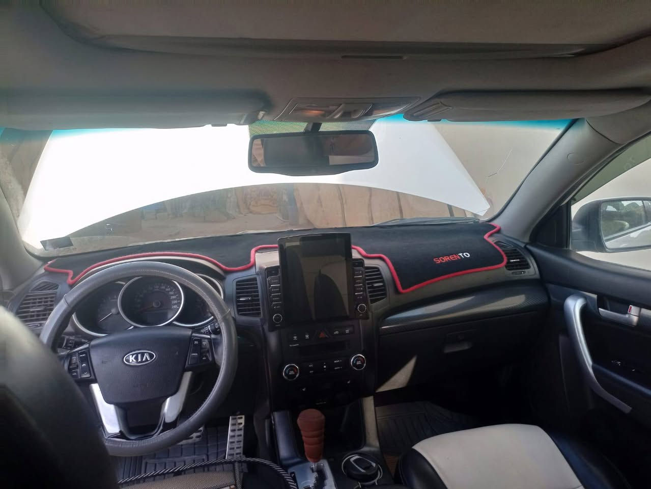 سلام عليكم للبيع سورنتو 2010سته سلندر بني رامه بصمه كشن جلد سياره  سبعه راكب مكفوله كفاله عامه  ***********
