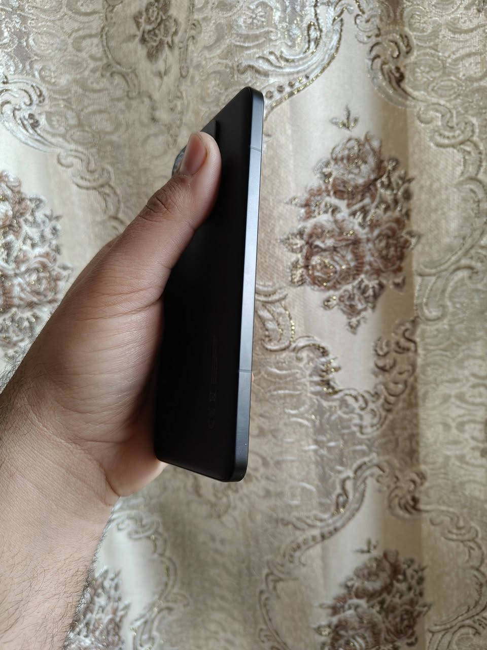 سلام عليكم.. فقط بيع 
شاومي ١٤ تي برو
مواصفاته معروفة 
ذاكرة ١ تيرا((((((١٠٢٤ GB))))))
رام١٦+١٦
شحن ١٢٠ واط سلكي
شحن لاسلكي ٥٠ واط
ملحقاته كاملة .
٦٥٠ وبي مجال حك الجية
نضافة ١٠٠٪ 
عنواني نجف .
***********
