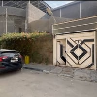 ياسين خريبط • ٢٠٠م • طابق ونص