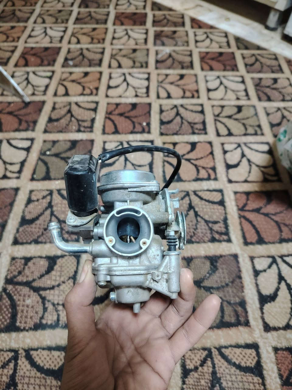 السلام عليكم كفرات منغولي اصلي مختم السعر 35بيهن مجال قليل الكابريتر مشدوده يومين ومنزله السعر 27بيه مجال الكفرات مال الزعره اصلي كاملات السعر كفافي هيه والذيل الحيه 20بدون عمله الرقم ***********الخاص مفتوح
