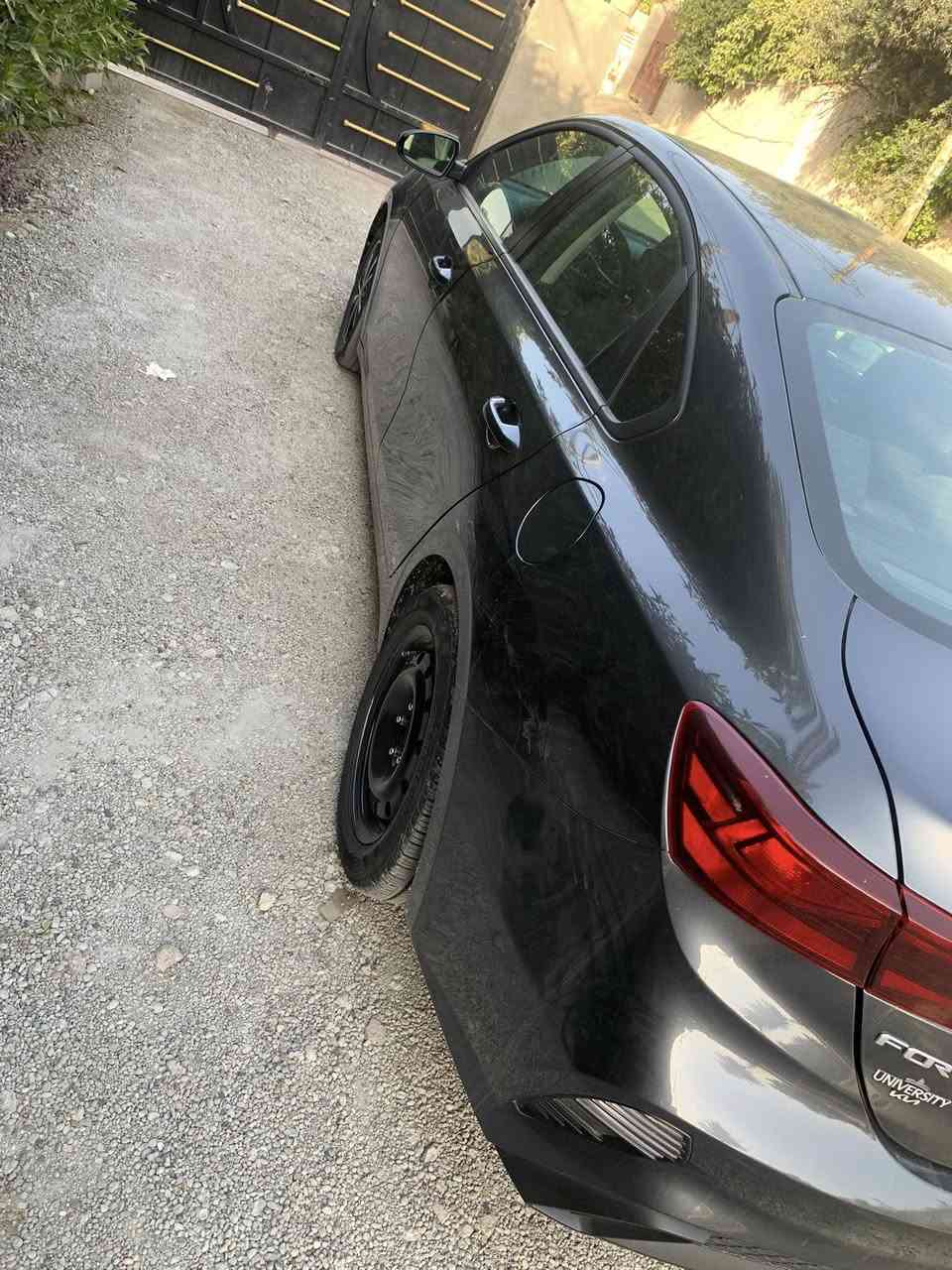 السلام عليكم للبيع او مراوس حسب القناعة
كيا فورتي  موديل 2024
ماشيه (17) الاف بوضع الزيرو
دخول جديد وترقيم بغداد جديد وهزه جديده تحويل مباشر
• المحرك: 2000 دوش
 • شاشه تدعم الكاربلي + كاميرا خلفية
 • رادار أمامي
 • 3 أنظمة قيادة
 • تحكمات ستيرن+ نظام تحديد المسار
 • السيارة نظيفة جداً وجديدة بمعنى الكلمة بدون اي نقص
حادث جاملغ فقط وشوية من الباب مصلحات نفسهن بدون دواخل شواصي مكفوله وبدون اي نقص تخم تاير 
العنوان / بغداد ابوغريب
السعر 160 وبيه مجال بسيط
***********
