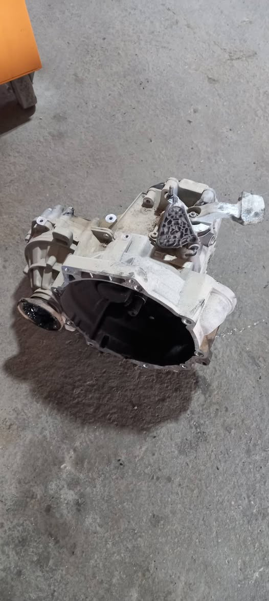 السلام عليكم متابعينا الكرام
سيارة نوع جيتا موديل 2019 كير عادي جابوها للكراج بكرين ماتمشي نهائيا بعد الفحص تبين إن مجموعة الكلج منتهي تم صيانتها وتبديل كلج كامل كصة نضيف جدا عراق توربو طريق المطار قرب جسر المعارض هاتف ***********
