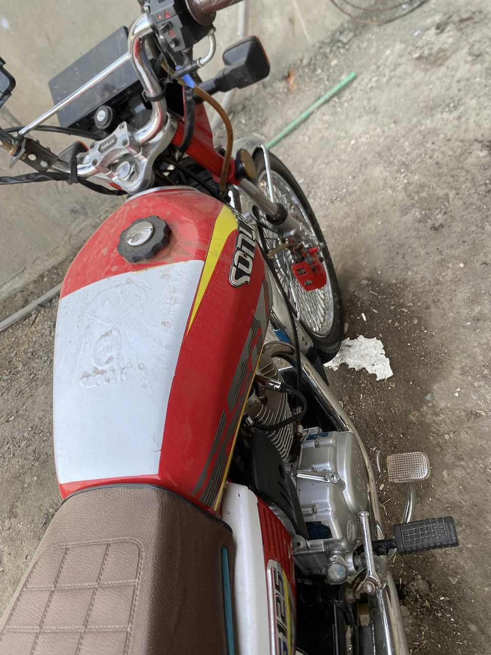 السلام عليكم دراجه أيراني للبيع تايكر موديل 24اوراق مال معرض مكينه مبدل بيهة كور بس تجي تفحص كهربائيات كلهة شغاله دراجه جديده عنوان بغداد سياحي سعر خاص رقم ***********
