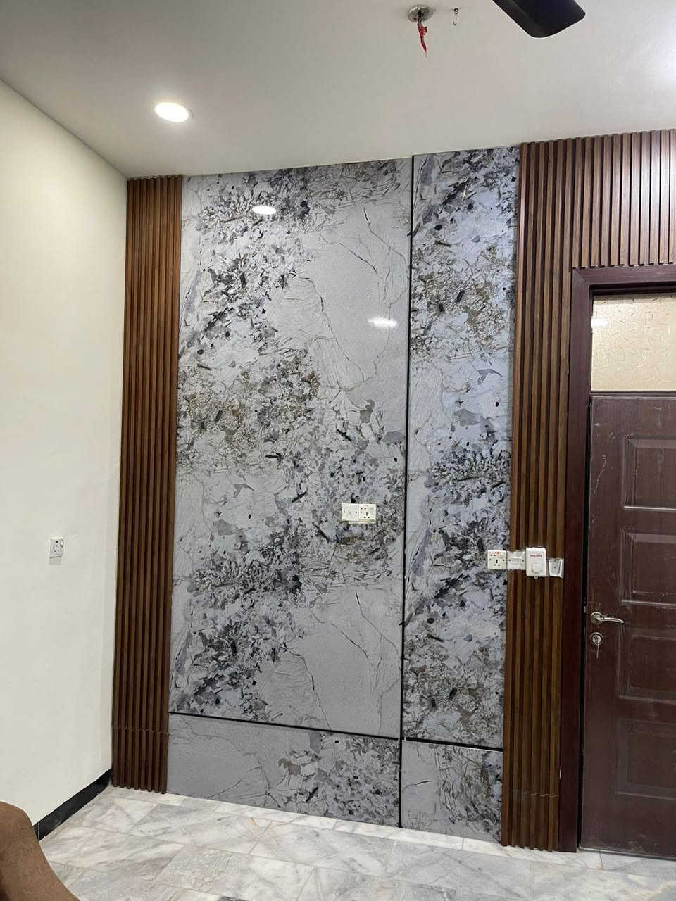 السلام عليكم
يتوفر صبغ واجهيات البنايات والمنازل والغرف وديكورات عصرية حديثة 2026 😍😍 بأفضل واجود انواع الاصباغ وبأنسب الأسعار مع كادر مختص خبره اكثر من 10 سنوات 🏠🏬 مصطفى الكناني ***********
