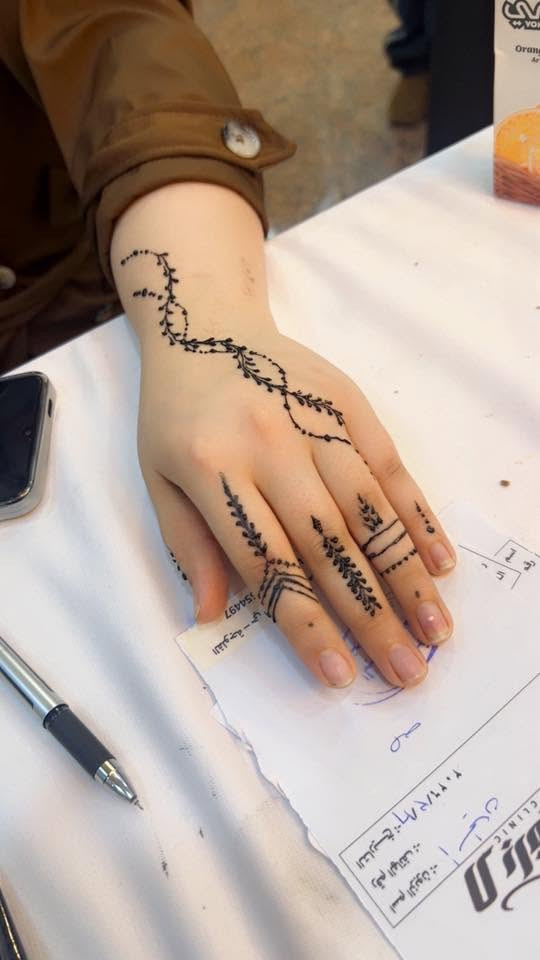 السلام عليكم شلونكم عيني بنات ،
اني مختصة بمجال الگلتر (الرسم عالوجه ) ومختصة بالحنة ،عملي السابق چنت اشتغل ابغداد وحاليا متوفره في الفلوجة ،ألي عدها مناسبة او  خاص للبنات او حفلات نسائية خلي تتواصل وياي وبأسعار جداً مناسبة ،  وعندي عدة افكار لجميع الحضور من البنات في الحفل او الحنة .

*********** للتواصل
