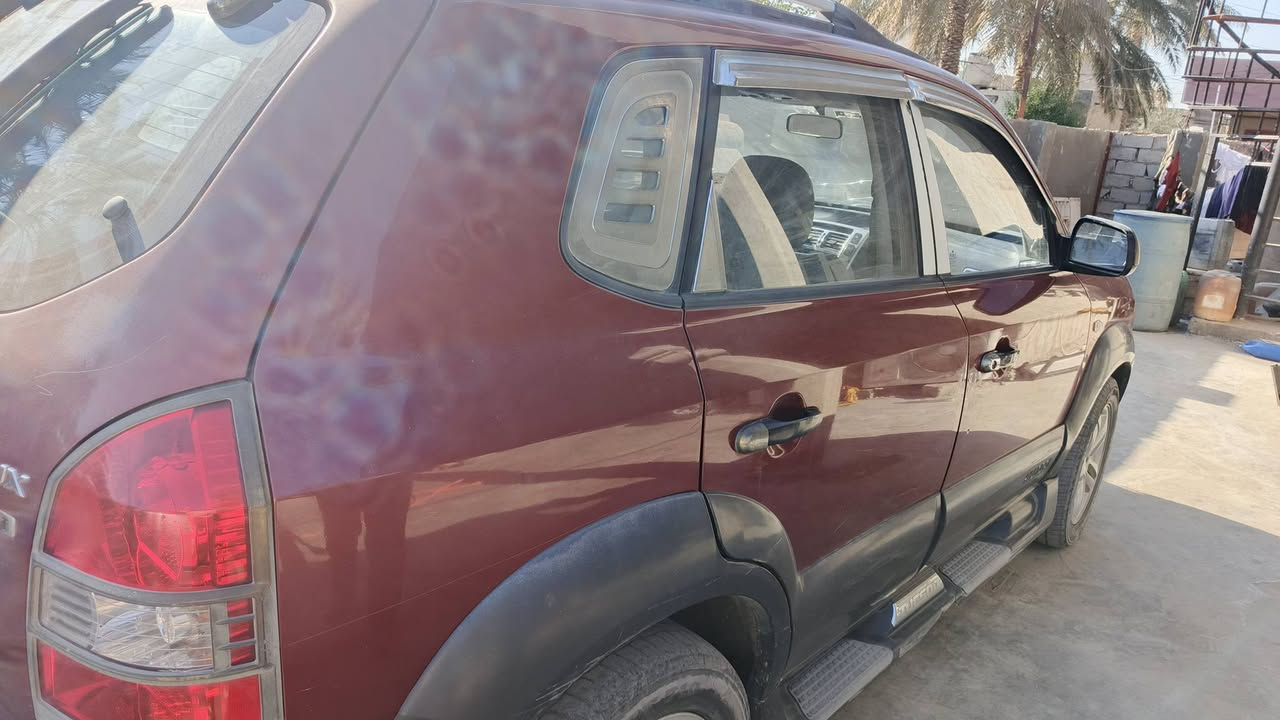 توسان ٢٠٠٩ محرك ٢٠٠٠
رقم بغداد 
كشر مثل ما موضح بالصور
السيارة باسمنا 
السعر ١١٠
للاستفسار ***********
