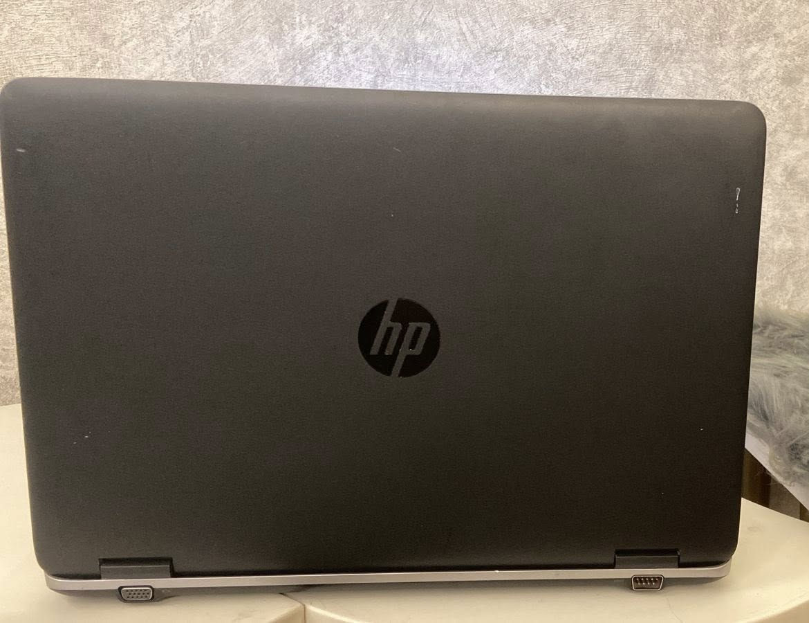 سلام عليكم اخواني الاعزاء وصبحكم الله بالخير عندي جهاز لاب توب hp جدا نظيف ومستعمل اقل الشهر عارضه للبيع مكاني بسمايه B 105 وهذه صور الجهاز سعره 250 الف وبي مجال 
 ‏Hp 650 G3
‏i 7 6 Tu
‏Ram 8 
‏Hard 256 sad


**إذا كنت صاحب هذا الإعلان وتريد حذفه لأي سبب، رجاءا أرسل رسالة إلى الدعم الفني**