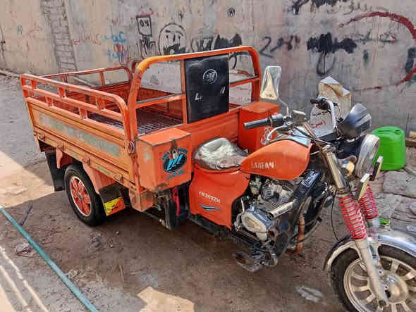 سلام عليكم ستوته فرس للبيع مديل 2016 رقم والسنويه منتهيه مكينه جديده صار شهر من شادينه السعر خاص باقي التفاصيل ***********
