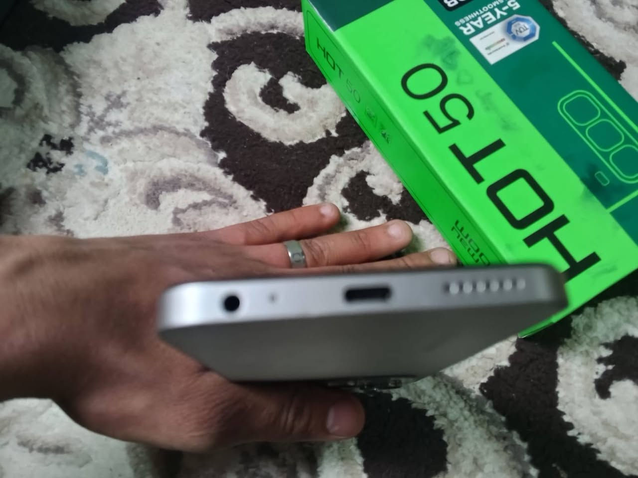 سلام عليكم موبايل للبيع.  80 وبي مجال ***********
