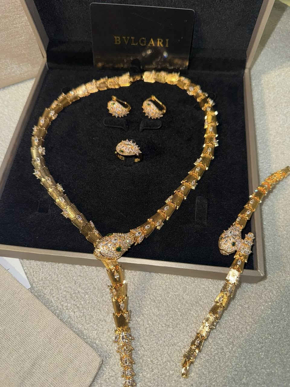 سيت ماركة Bvlgari  طلاء ذهب 18K مختوم مع كرت الضمان والعلبة
يوجد توصيل كافة محافظات العراق


**إذا كنت صاحب هذا الإعلان وتريد حذفه لأي سبب، رجاءا أرسل رسالة إلى الدعم الفني**