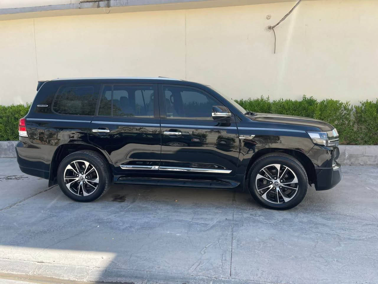 تويوتا لاند كروسير موديل ٢٠٠٨ محدث ٢٠٢١ الون اسود  داخل اصفر مواصفات vxr ثمانية سلندر شغال كشن جلد كشن كهرباي مرايات شفت و كامرة وراء شاشة كبير تبريد مركزي ثلاجة السيارة كلش نضيف احسب هسة طلعت ب شركة بدون صبغ بدون شخط بها مكانين صغير  بارد كلش قليل سنوية و كلشي جديد  بشرط كومپيوتر ٣٢٥$ بها مجال قليل ***********. ☎️ أربيل, العراق
