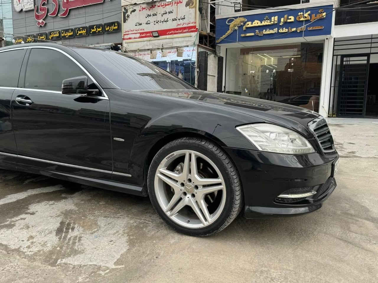 مارسدس 350  لارج باب طويل vip
موديل 2010 / كت AMg بالكامل 
رقم اربيل باسمي سنوية لل2031هزه جديدة 
بدون صبغ بدون بارد 
وارد الماني
... مواصفات السياره ...
-محرك 6 سلندر المرغوب عادي 
-كير أوتو تعليک
-بانوراما
-جكات
-5 بصمات
-سايد بريك بصمة
-تلفون
-ماوس
-5 بردات كهرباء 
-مقاعد كهرباء + تدفئة تبريد 
-داخل ملكي قرميدي 
-ناظور ليلي
-لايتات زنون داينمك
-أبواب وجنطه شفط
-مري شفط وقلاب + أشاير
-زراك لايت
-مري عاكسة
-بچم لد
-بك لايت لد 
-ماوس
-3 وضعيات قيادة
-خزن ميموري
-سستم سماعات هارمن كاردون
-حساسات امامي خلفية
-رادار ميز طعام 
-مثبت سرعة
-انارة الداخل والدشبول متغير 
-ويل كب 18 AMG أصلي
-شاشة متحركة
سونار موجود بالصور
-(وبعد بيها هواي
***********- ***********
