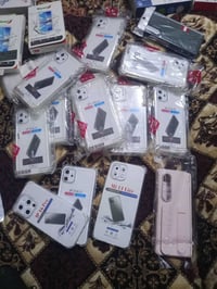 كفرات اغلبهن ايفون كلة جديد وحديث بالجيس ابيع شلعة  تقريبا 40 قطعة كله...