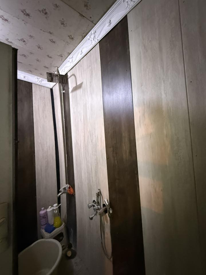 السلام عليكم 
بيت للبيع مساحتة 100 متر
يحتوي ؏ كراج وحمام خارجي 
واستقبال ومطبخ وغرفة نظام سويت حمام ومنور

الموقع 
البلديات شارع الكهرباء 
شارع الشريط بالفرع المقابيل مدرسة الافنان الاهلية
السعر 55 وبي مجال 

للتواصل متوفر واتساب
  ***********
