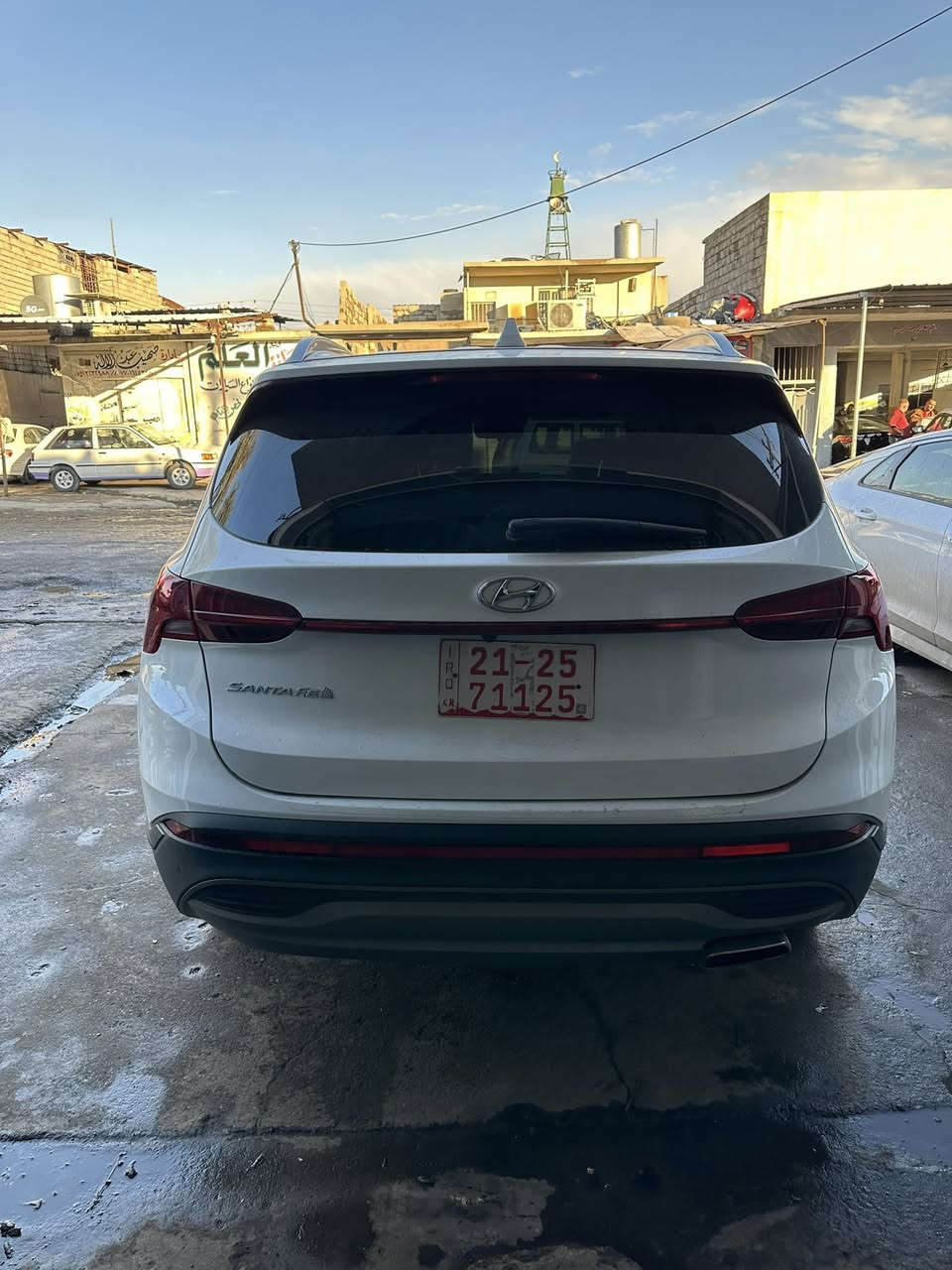 السلام عليكم سنتافي 2023 لون ابيض امريكي دخول جديد ماشي 41 ميل الضرر باب الخلفي والجاملغ الخلفي بجم كبس امامي خلفي سيارة جديدة
السعر 215 
الاتصال ***********
***********
مكان الموصل
