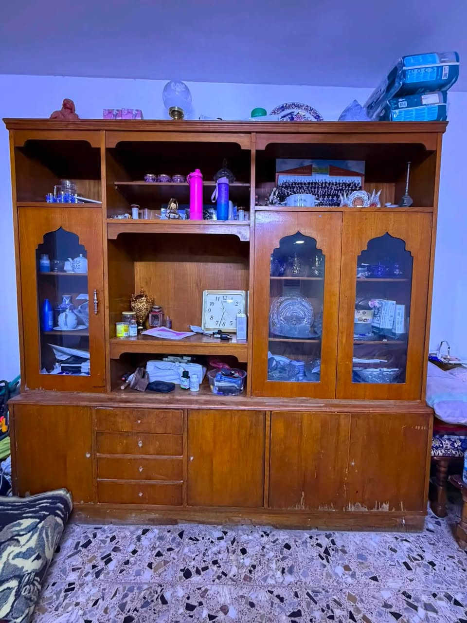 .
✅ بوفية بحالة جيدة.
✅ مناسبة لغرفة الضيوف أو السفرة.
📌 الأغراض الظاهرة في الصور غير مشمولة بالبيع، والبيع للبوفية فقط.
💰 السعر: 150000 الف  قابل للتفاوض البسيط.
* الحالة: مستعمل
* النوع: خشب
* اللون: بني
* سبب البيع: عدم الحاجة إليها 
العنوان بغداد الدورة
للتواصل ماسنجر


**إذا كنت صاحب هذا الإعلان وتريد حذفه لأي سبب، رجاءا أرسل رسالة إلى الدعم الفني**