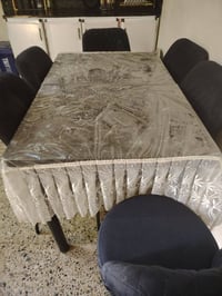 عندي ميز طعام جديد  1/يكبر او يزقر  2/يجي ويا ست كراسي  3/السعر 170اوب...