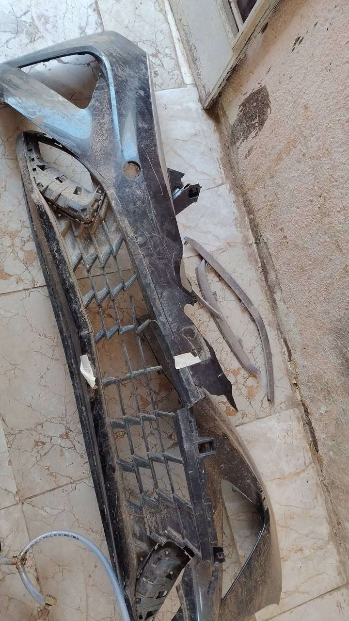 سلام عليكم اغراض فورتي للبيع دعامية عدسة لايت جهة السايق حاجب دعامية قيم باليرضي الله
***********
