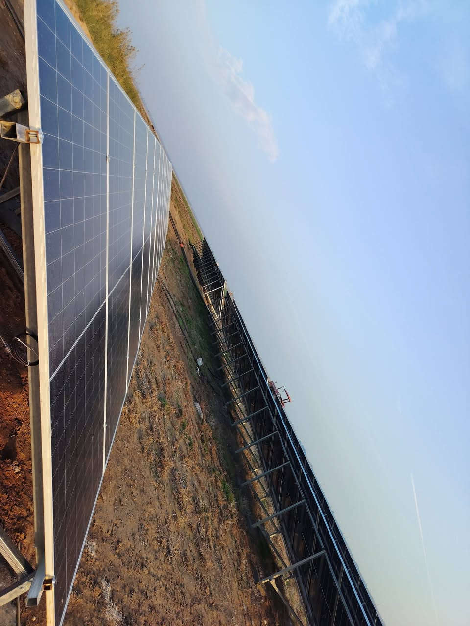 بفضل الله تم تنصيب منظومة شمسية لغطاس زراعي بقدرة 40حصان
للفلاح  /( الاخ#فيصل_رعد_بكر ) 
الموقع  - الرياض/  -#السلماني

تتكون المنظومة من
🟢75 لوح لونجي وجهين  بقدرة #615w عالية الكفائة، (بضمان 15سنة) 
🔵انفيرتر زراعي   #invt_55kw عالي الكفاءة  بقدرة74 حصان  (ضمان 1سنة)
🟤حديد مغلون بسمك 1.5mm
🔴مع كافة الملحقات والتوصيلات

📍#كركوك -ناحية الرياض-السوق الكبير- مجاور  جملة  وسام المجبل    

       م. ايمن ابراهيم العبيدي         ***********              
                                                                        
       م.علاء خماس العبيدي          ***********                                       
                                                                       
   📍 #موصل - الساحل الايمن -شارع النبي شيت

       م.حذيفة سيف الدين العباسي    ***********

       م.احمد جمال اللويزي.              ***********
#الشرقي_لطاقة_الشمسية_والاجهزة_الالكترونية
