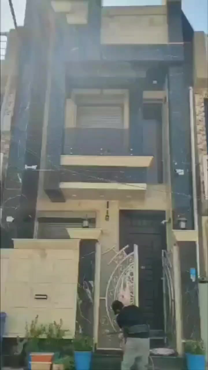 مشتمل للبيع ٦٥م درجه اولى ٣ طوابق
٤ غرف نوم حمامات ٣
واجهة وأرضيات مرمر 
بغداد الغدير شارع جامع خديجه 
للإستفسار 
***********
***********
