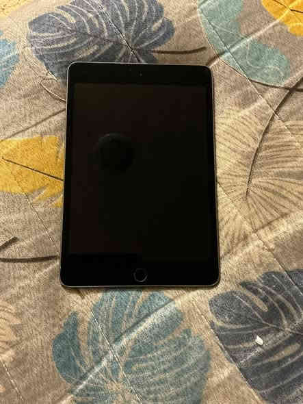 ايباد مني 5
البطاريه 🔋%90 

للبيع ذاكرة 64 

متوفر توصيل 🚕 داخل بغداد 

ملاحضه؟؟؟؟؟؟؟
الايباد مكفول واذا برغي مفتوح منه تخذه بلاش

 السعر   240🔒

للتواصل  ***********

مكاني _ بغداد _ الزعفرانيه
