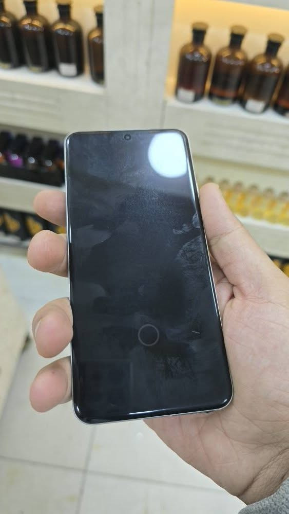 هذا الوحش عدنا 
جهاز نضيف و جديد و كارتونتة وياه ذاكرة ٥١٢ و السعر مليون و ٢٠٠ الي يريد الجهاز يتصل على الرقم هذا لان اني ما متواجد *********** دهل اوران, واسط
