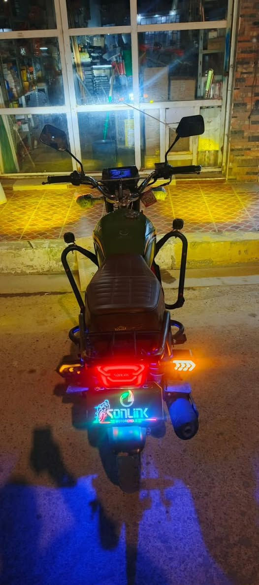 سلام عليكم دراجه ايراني بعدها جديده كلش موديل24مشدوده بل25مصار هواي دراجه بعدها بحيلها محرك ما مفتوح عوزها بس باتري رايدها ب825وبيها ماجل مكاني رمادي الملعب للتواصل***********
