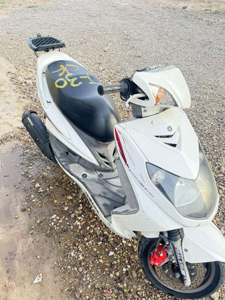 دراجه سكنس فحل خطين نوزل للبيع جديده ماصارلها اسبوع من ماخذها من رمبه كله جديد وخير من الله حتى شاشه جديده شادلها وشوته بسبب عدم توفر مكان الها اريد ابيعها فقط 
مكلفتني مليون و٤٥٠ عارضها بمليون وربع والسعر بي مجال 
الاتصال ع رقم ***********مكان بغداد
