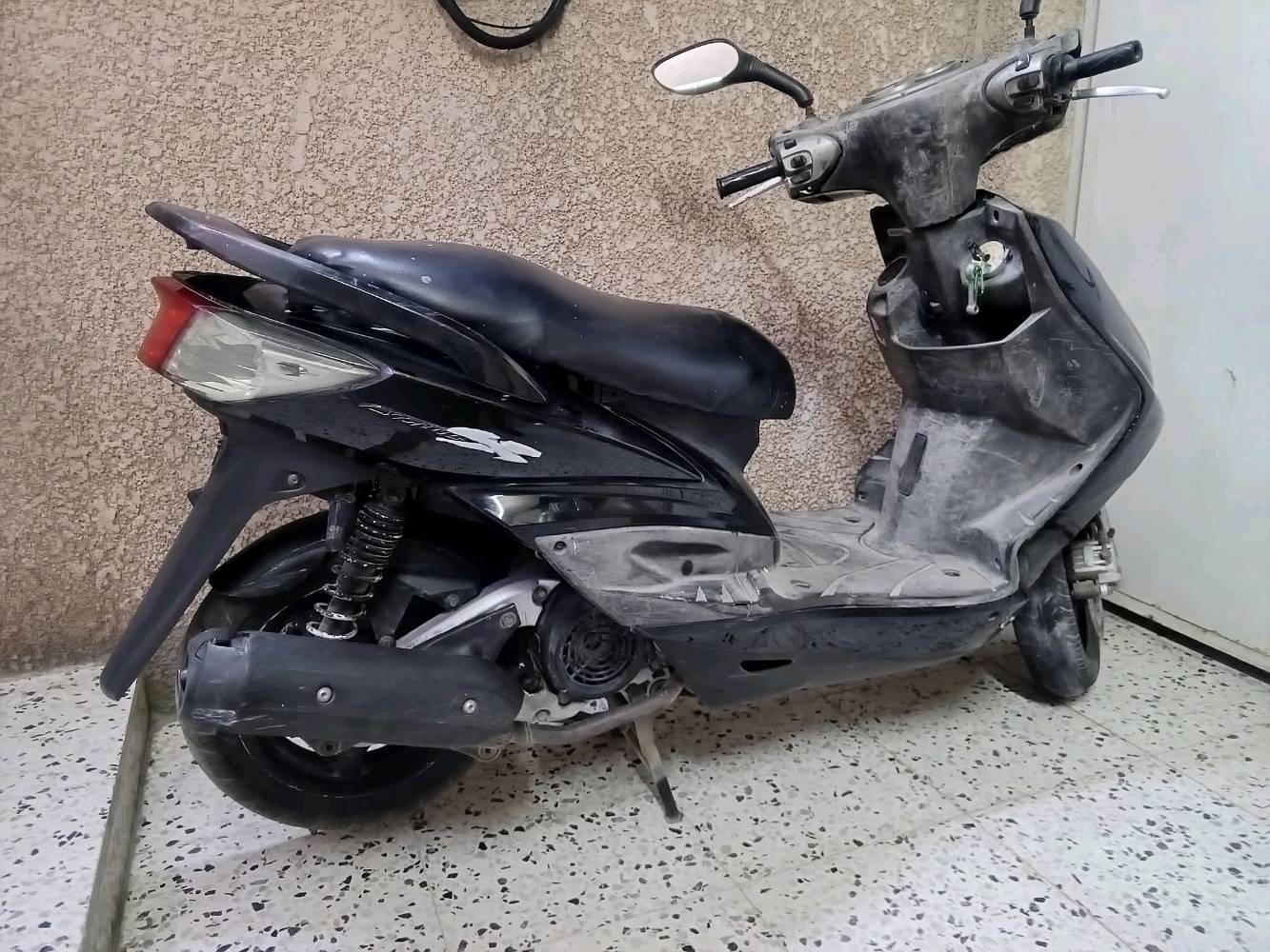 سكنس فحل ياباني  نوزل خطين نضيفه وكامله وجاهزه مال بيت مكينه  نضيفه وناعمه لاتنقيص ولا تبخير ولا نضوح ولا صوت شغاله سلف وهندر كهربائياتها كلها شغاله مابيها نقص اوراقها موجوده الدراجه ربع ماتصرف عليها مكاني بغداد السعر 700 وبيها مجال ***********