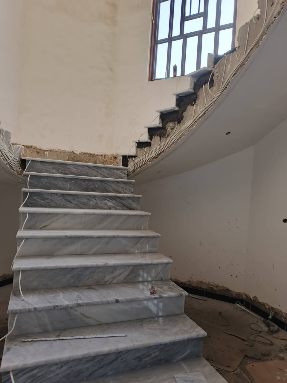 خلفه سيراميك متفرق حاليا شغل شرط درجه اولى هذا رقمه ***********
