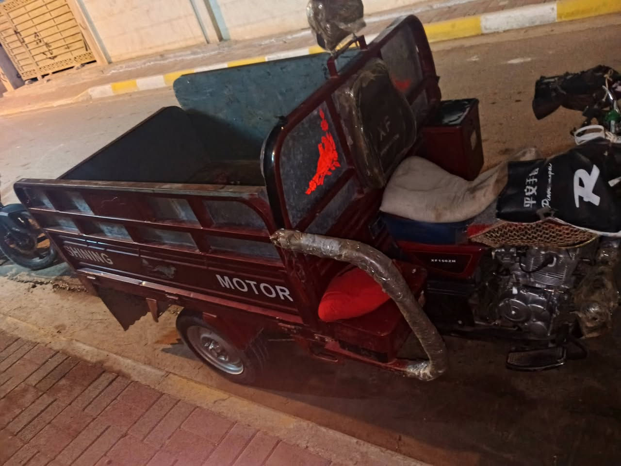 السلام عليكم يوجد ستوته موديل 23مسجله أرقامها جاهزه السعر3200وبيها مجال المكان الرمادي التأميم القادسيه الثانيه شارع ام شهد الاستفسار اكثر الاتصال على رقم ***********
