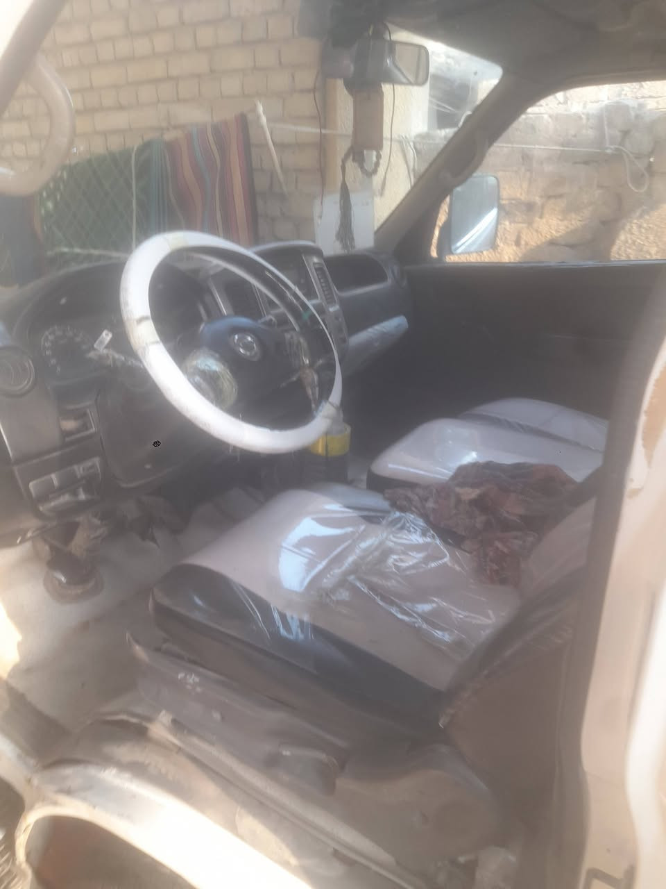 سلام عليكم سياره نيسان البيع سياره جديده مكينه كير كسن خير منالله دوشمه جديده تخم تايرآت مصفره رقم بغداد نكليزي بسمي سعر ٩٣ وبيهه مجال رقم ***********مكاني بغداد
