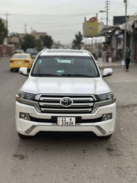 يالله السلام عليكم  لاندكروز 2017 وايت اديشن اصل فول 1/1 رقم بغداد الد...