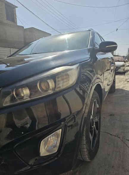 السلام عليكم... 
كيا سورينتو 2016 فئة SX V6 وارد امريكي
مواصفاتها معروفة 
محرك 3300 GDI 
كير ومحرك وتبريد كفالة 
حادثها بنيد معدل فقط مو مبدل 
لا لغود لا شواصي + جميع الايرباكات سليمة 
سنوية جديدة 
ماشيه 82 الف ميل 
سيارة نظيفة ما تتعب عليها 
السعر 195$ وبيها مجال للشراي 
للتواصل والاستفسار 
***********
