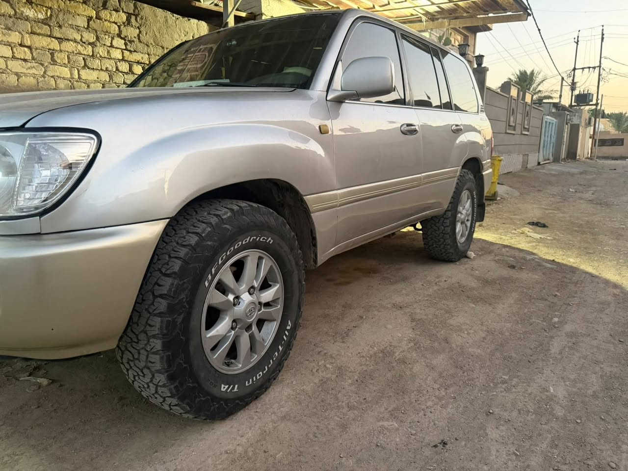 لاندكروز 2001السياره GXR.iمكفوله من الحادث مابيه قطره معجون مصبوغه 3قطع تجميلي السياره حلوه ماشيه429الف السياره نضيفه السعر 155ورقه ومجال لشراء لتواصل *********** عنواني واسط
